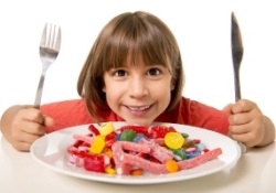 Перед праздниками родителям на заметку: употребление сладостей в неограниченном количестве вредит здоровью вашего ребенка