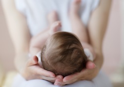 Выбухание родничка: сигнал о появлении опасности для здоровья малыша